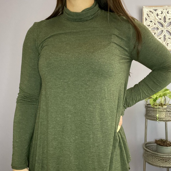 Turtle neck tunic - Picture 3 of 3